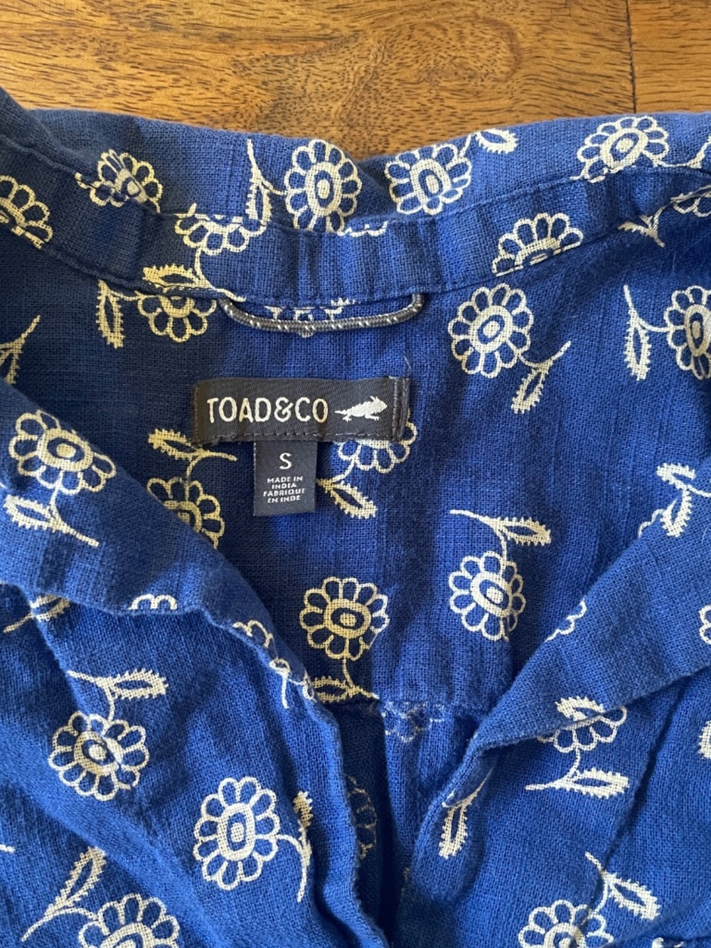 Toad&Co Camp Cove shirt in floral blue - Picture 2 of 5
